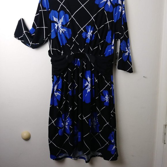 Black and Blue Flower Dress - Picture 2 of 7